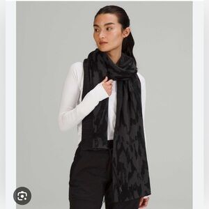 NWT Jacquard Scarf